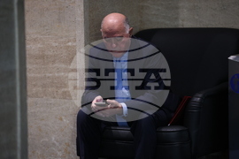 Парламент - извънредно заседание