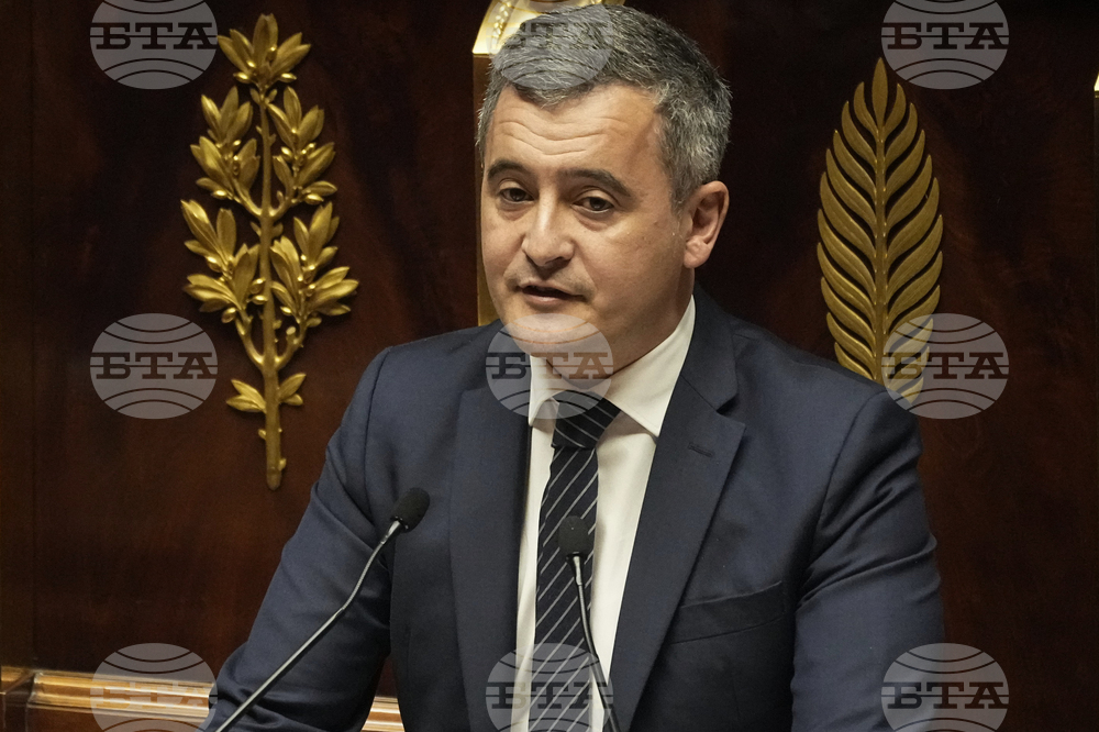 Франция няма да приема нови „командировани имами“ от 1 януари, обяви вътрешният министър Дарманен