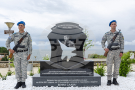 Село Тюленово - подполковник Валентин Терзиев - паметна плоча – Снимка: Александра Антонова