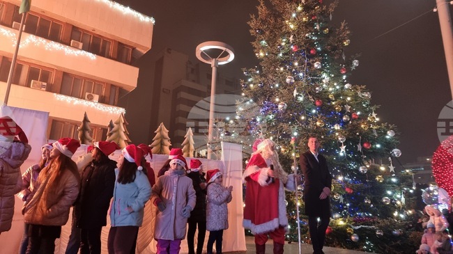Коледната елха и празничната украса в Ямбол светват на 9 декември с класическа музика и лазерно шоу