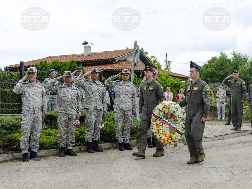 Село Тюленово - подполковник Валентин Терзиев - паметна плоча – Снимка: Александра Антонова