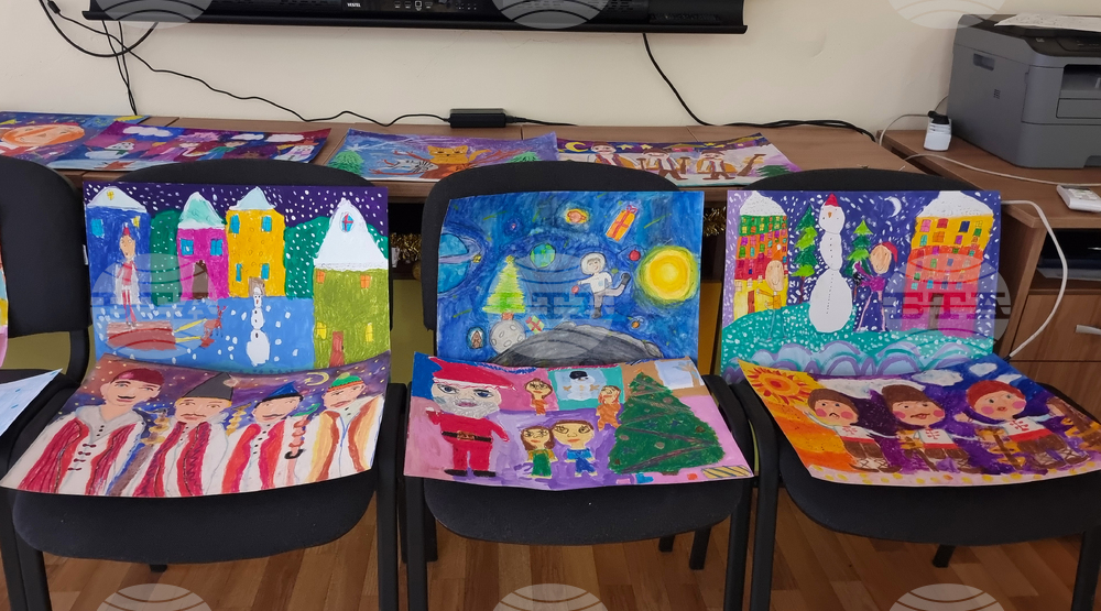 Асоциацията за интегриране на българите „Хан Аспарух“ и училище „Васил Априлов“ в Кастельон, Испания, организират конкурс за коледна рисунка