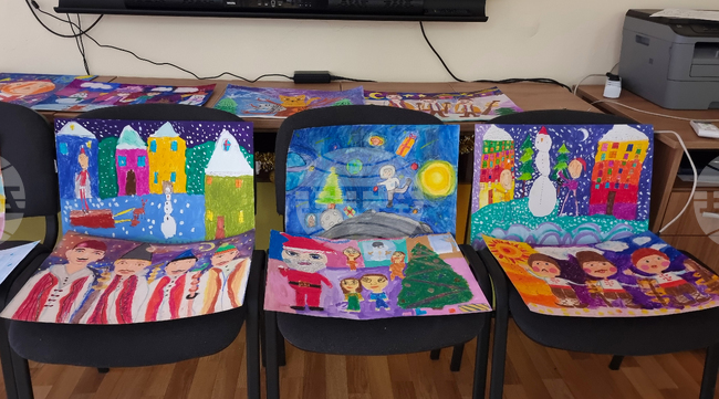 Асоциацията за интегриране на българите „Хан Аспарух“ и училище „Васил Априлов“ в Кастельон, Испания, организират конкурс за коледна рисунка