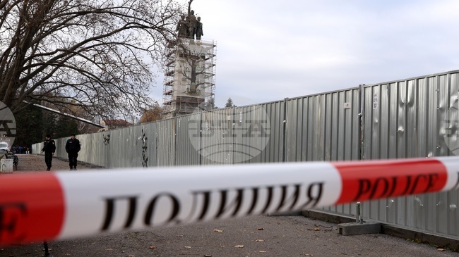 Правителството в оставка отпусна 270 хил. евро за охрана и обезопасяване на демонтираните фигури от Паметника на Съветската армия в София