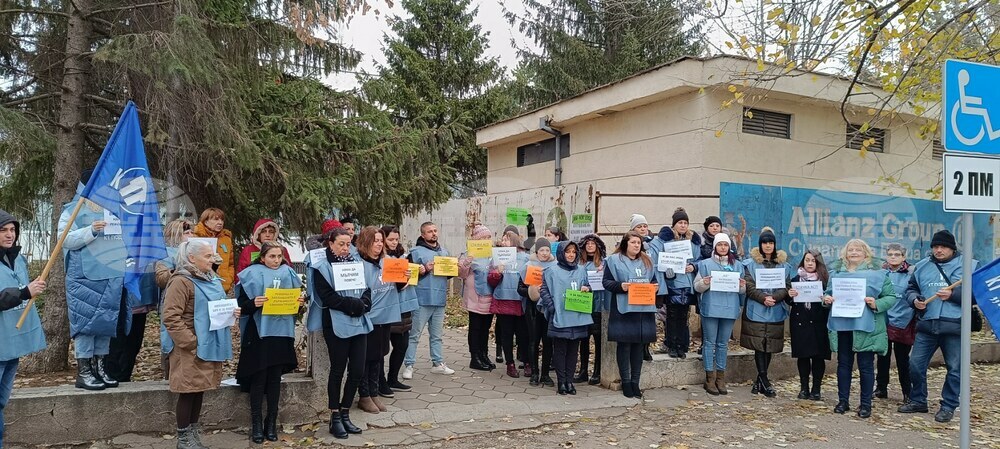 Служителите в дирекция "Социално подпомагане" в Добрич излязоха на едночасов протест