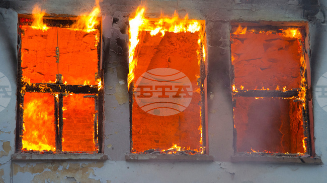 Мъж от монтанското село Якимово е пострадал тежко при пожар в дома му, изясняват се причините за огъня