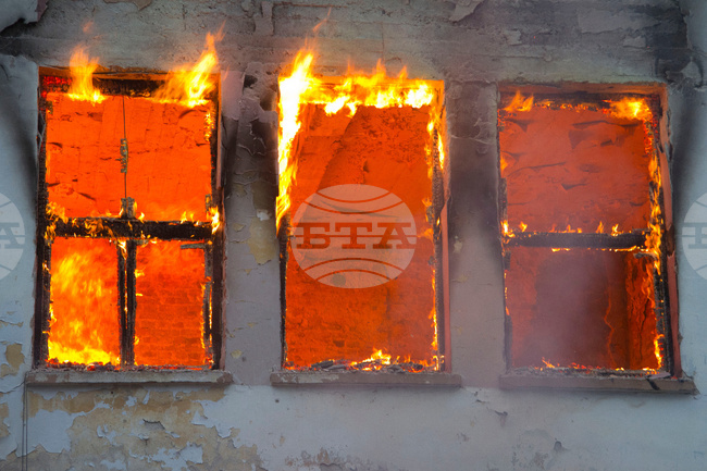 Пострадалият при пожар мъж от село Замфирово е настанен в болница в Монтана