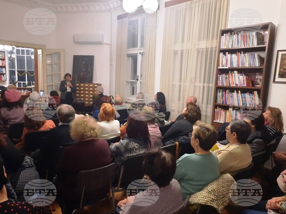 В Регионална библиотека „Сава Доброплодни“ - Сливен се проведе премиера на книгата „Луничави разкази“ на Здравка Евтимова
