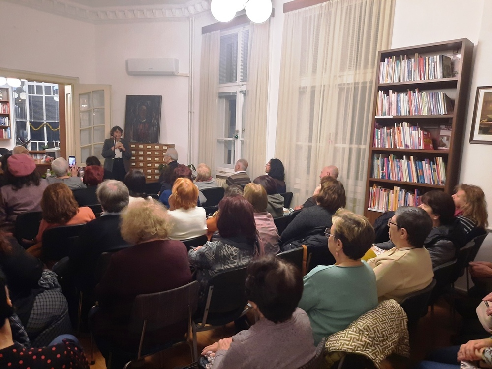 В Регионална библиотека „Сава Доброплодни“ - Сливен се проведе премиера на книгата „Луничави разкази“ на Здравка Евтимова