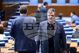 Парламент - извънредно заседание