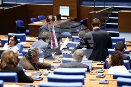 Парламент - извънредно заседание