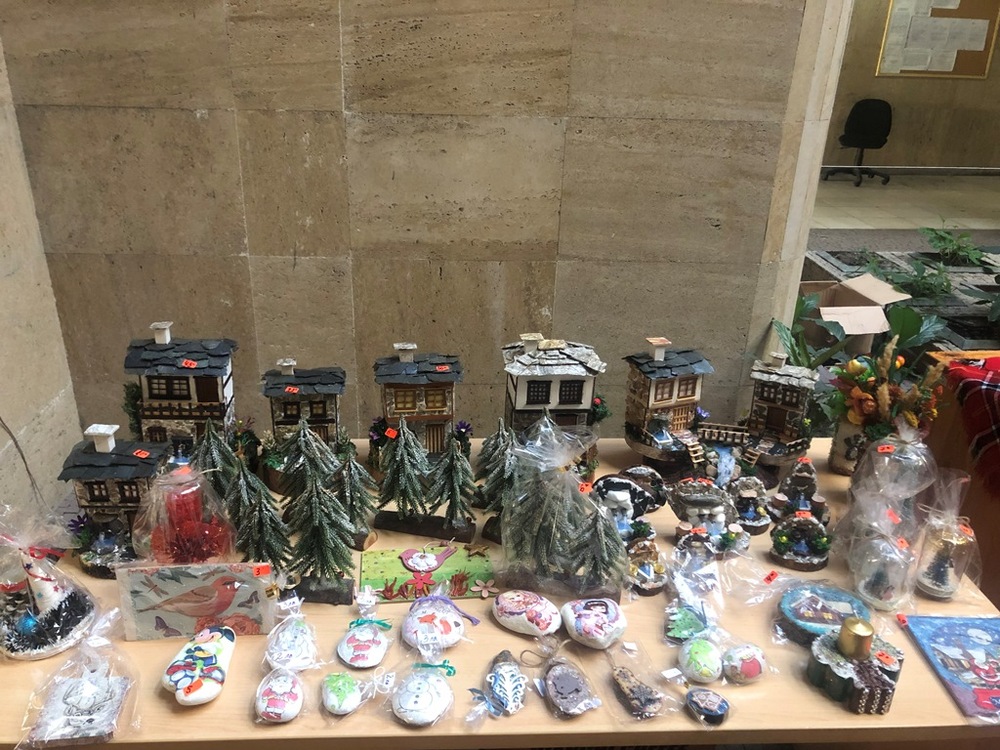 Областна администрация Смолян: Областният управител Захари Сираков поздравява всички занаятчии по случай днешния празник