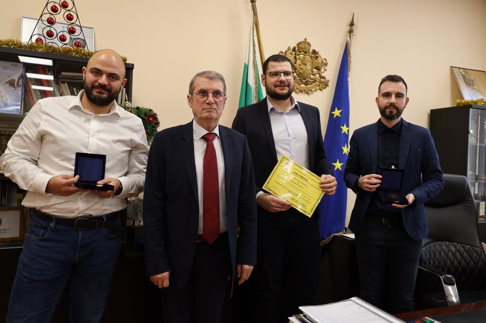 Министерство на здравеопазването: Министър Хинков връчи награди „Посланици на донорството“