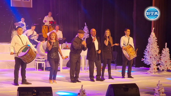Стефан Диомов отново донесе празничното настроение в Бургас с два коледни концерта в един ден