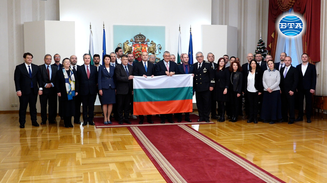 Президентът Румен Радев връчи националния флаг на участниците в 32-рата Българска антарктическа експедиция