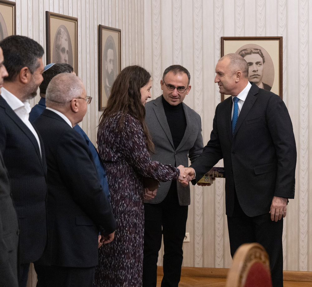 Президенство: Представители на еврейската общност в България връчиха на президента Румен Радев свещи по случай Ханука – празника на светлината