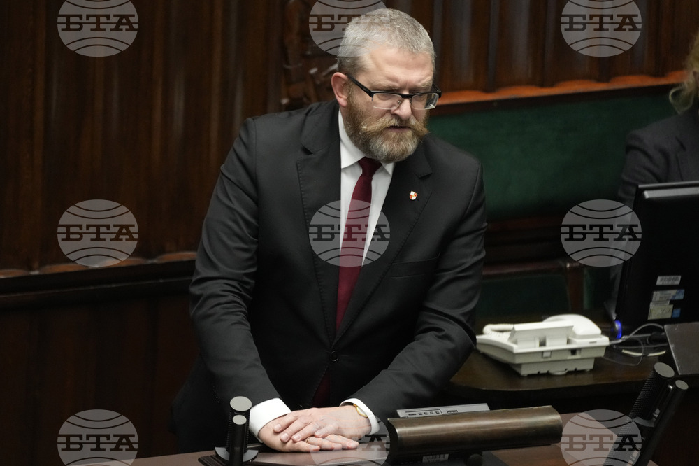 Десен екстремист обяви, че ще подкрепи Карол Навроцки на балотажа на президентските избори в Полша