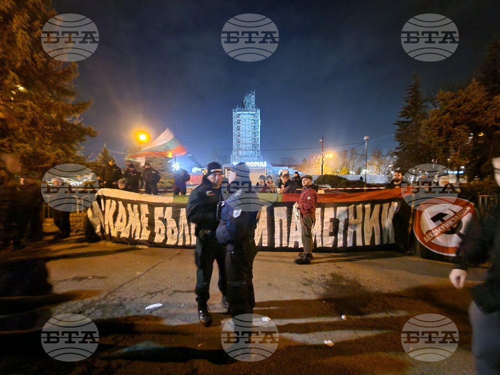 Мирна демонстрация в подкрепа премахването на Паметника на Съветската армия