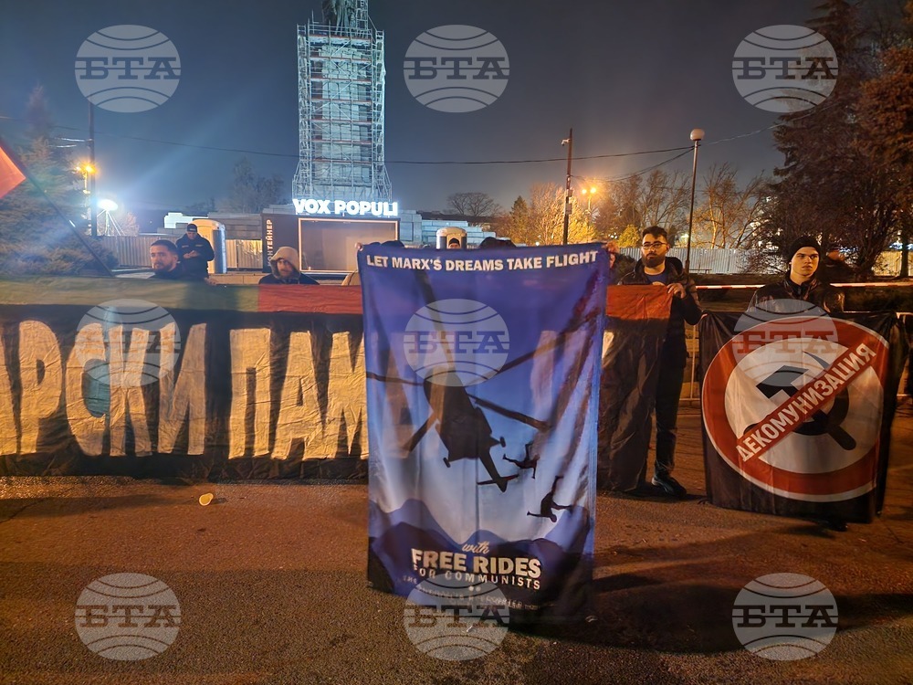 Мирна демонстрация в подкрепа премахването на Паметника на Съветската армия