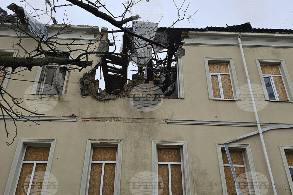 Мъж на 35 г. е загинал в украинския град Херсон при руски артилерийски обстрел, обявиха местните власти