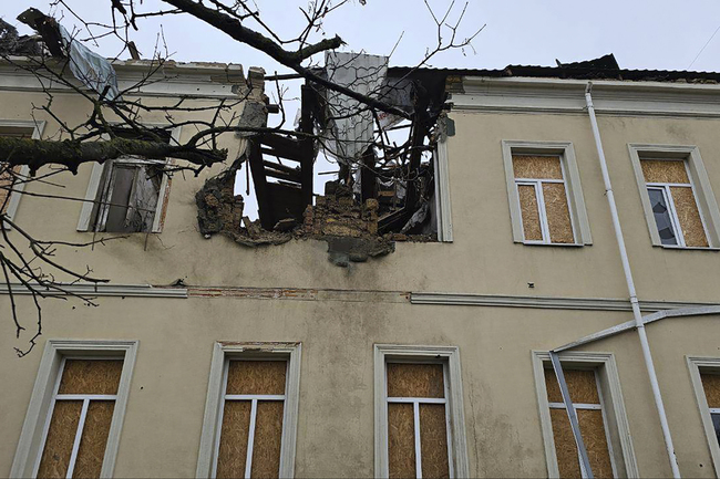 Мъж на 35 г. е загинал в украинския град Херсон при руски артилерийски обстрел, обявиха местните власти