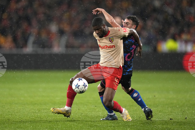 Тотнъм си осигури услугите на централния защитник Кевин Дансо