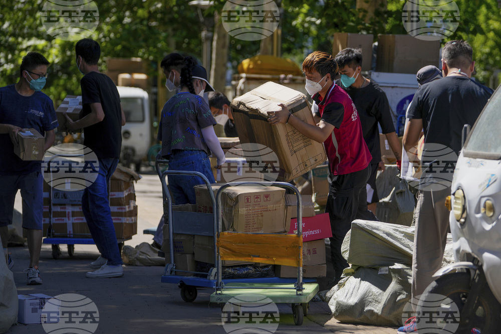 Китайският сектор на услугите с растеж след три месеца на спад