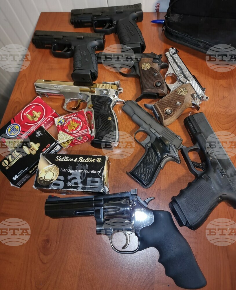 Окръжна прокуратура - Ямбол задържа за срок до 72 часа турски гражданин, обвинен в контрабандно пренасяне на 8 пистолета и 148 патрона