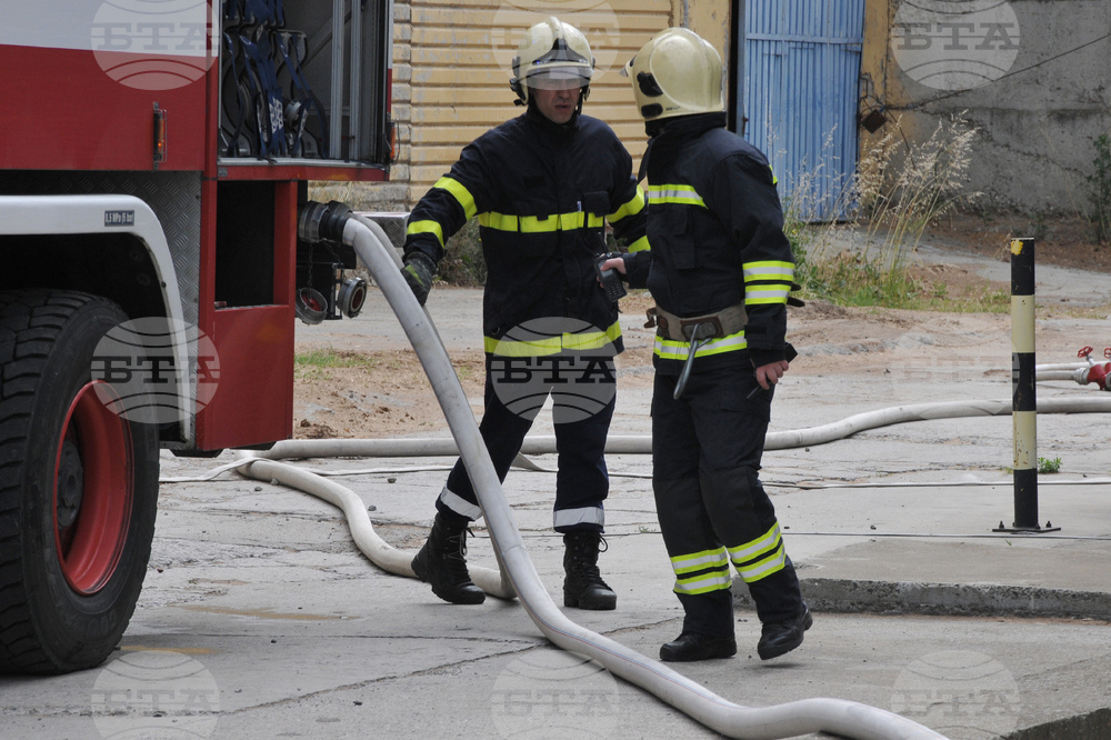 Задържан е мъж, запалил няколко автомобила в два жилищни комплекса в Бургас