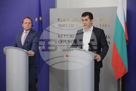 Кирил Петков - Оливер Вархеи - брифинг 