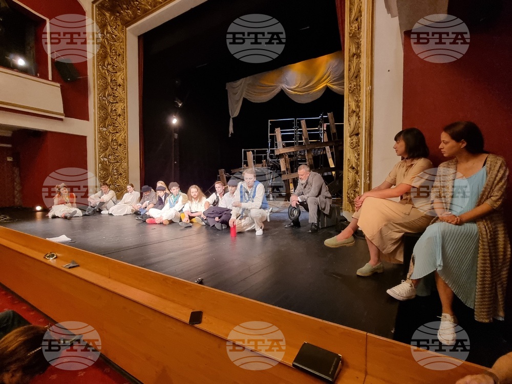 С премиера на "Дванадесета нощ" от Шекспир в Хасково започва фестивалът "Театър, обичам те"