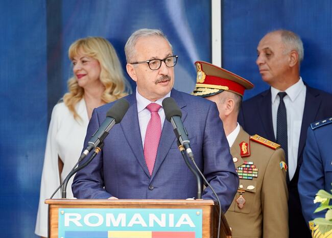 Румънският министър на отбраната нарече "странен" случая с двумоторен самолет, прелетял през въздушното пространство на три държави