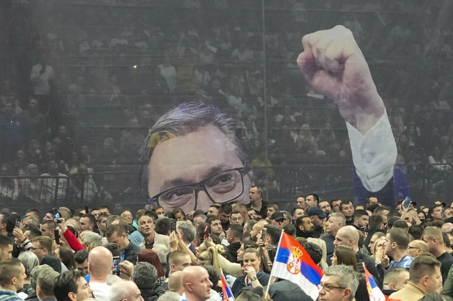 Около 7000 души се събраха на заключителния митинг на опозиционната коалиция "Сърбия против насилието"