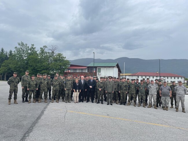 Атанас Зафиров се срещна с командването на българския контингент в Босна и Херцеговина