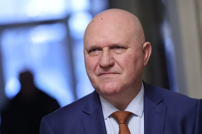 Министър Галин Цоков заминава за Враца за проверка на случая с ученик, оставен да живее при изключително тежки условия