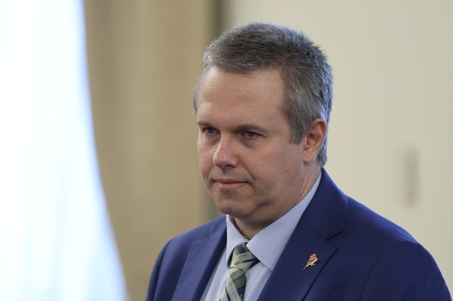 От много години електронното управление е бизнес проект – не се гледат интересите на държавата, а усвояването на пари по проекти, смята министър Александър Йоловски