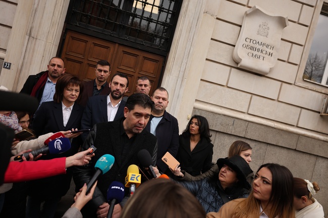 Групите на "БСП за България" и "Възраждане" ще внесат доклад в СОС за провеждане на референдум за запазването на Паметника на Съветската армия