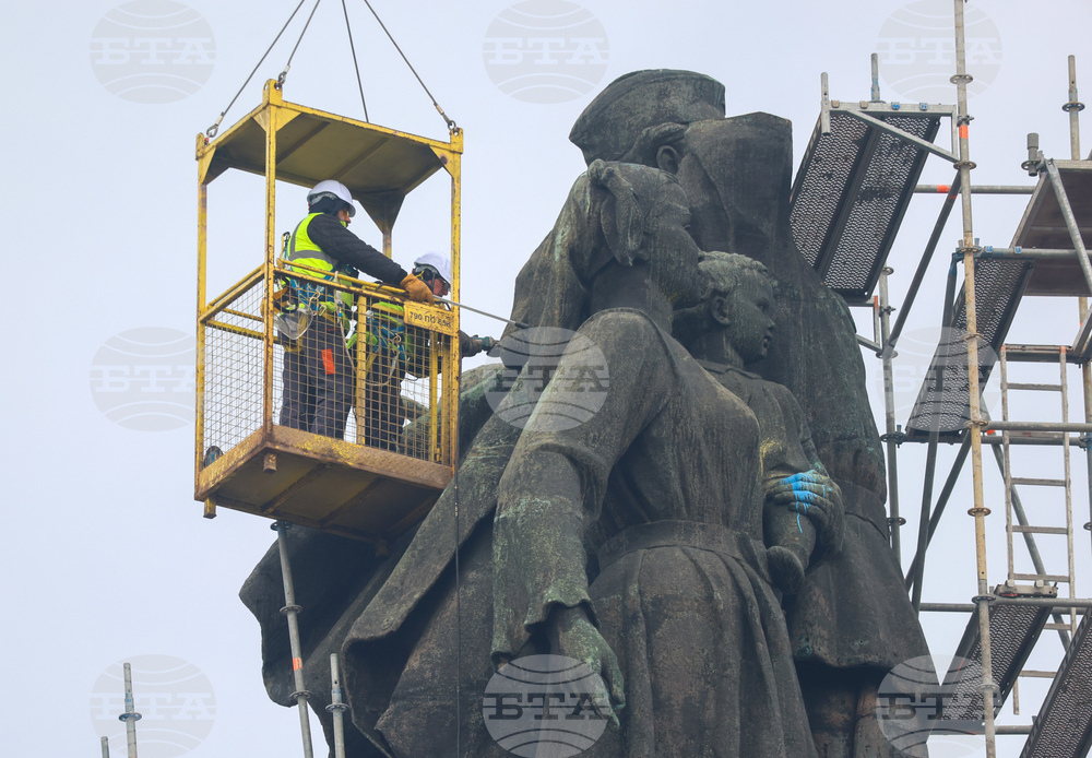Премахването на паметника, който символизира победата над фашизма, символизира победата на фашизма в момента, заяви Костадин Костадинов