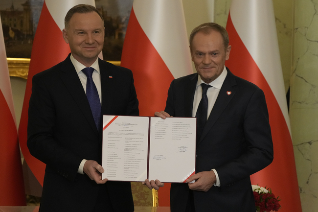 Полският президент се противопоставя на новото правителство в битката за контрол над държавните медии