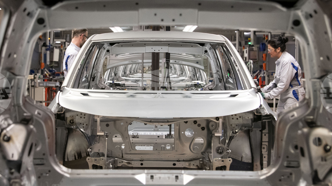 Германският автомобилен пазар отчита ръст през октомври, воден от продажбите на електромобили