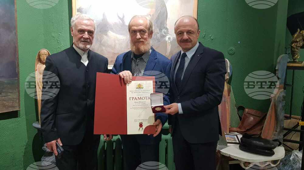Bessarabian Bulgarian Artist Receives Golden Age Badge of Honour