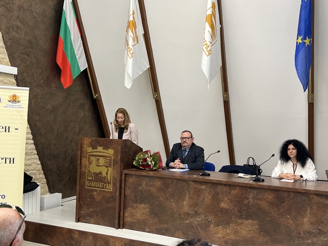 Областна администрация Благоевград: Под патронажа на областния управител се проведе кръгла маса на тема „Нови идеи, нови възможности“