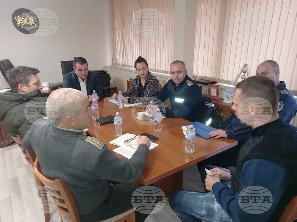 Мерки и действия при снеговалеж обсъдиха на работна среща областният управител на Кърджали и отговорните служби