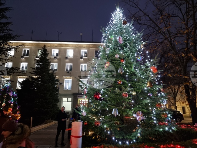 Конкурс „Коледно вълшебство в Тунджа“ търси сред 44 села в ямболската община най-красиво украсените 