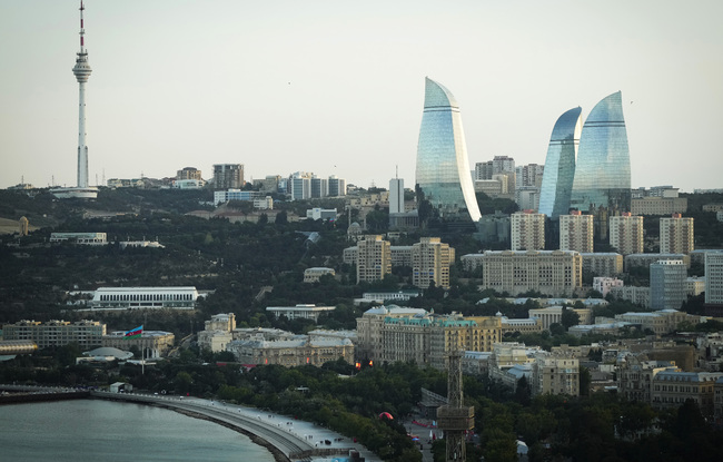 Министерството на отбраната на Азербайджан заяви, че през нощта арменски части са обстрелвали негови войски