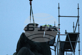 Паметник на съветската армия - демонтаж