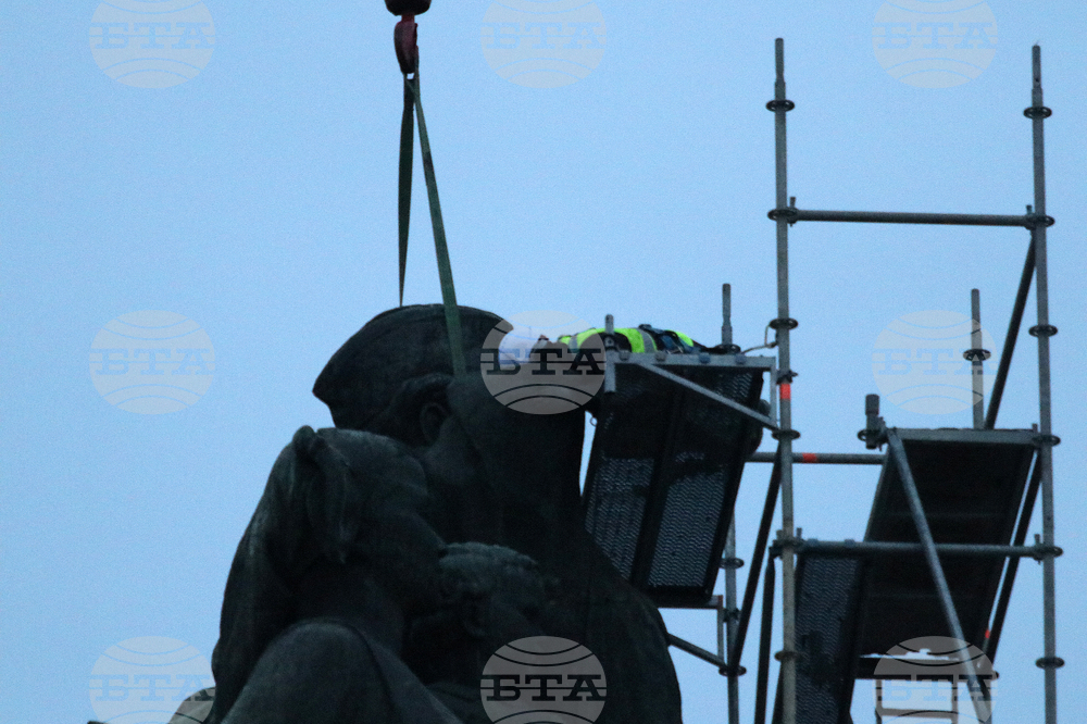 Паметник на съветската армия - демонтаж