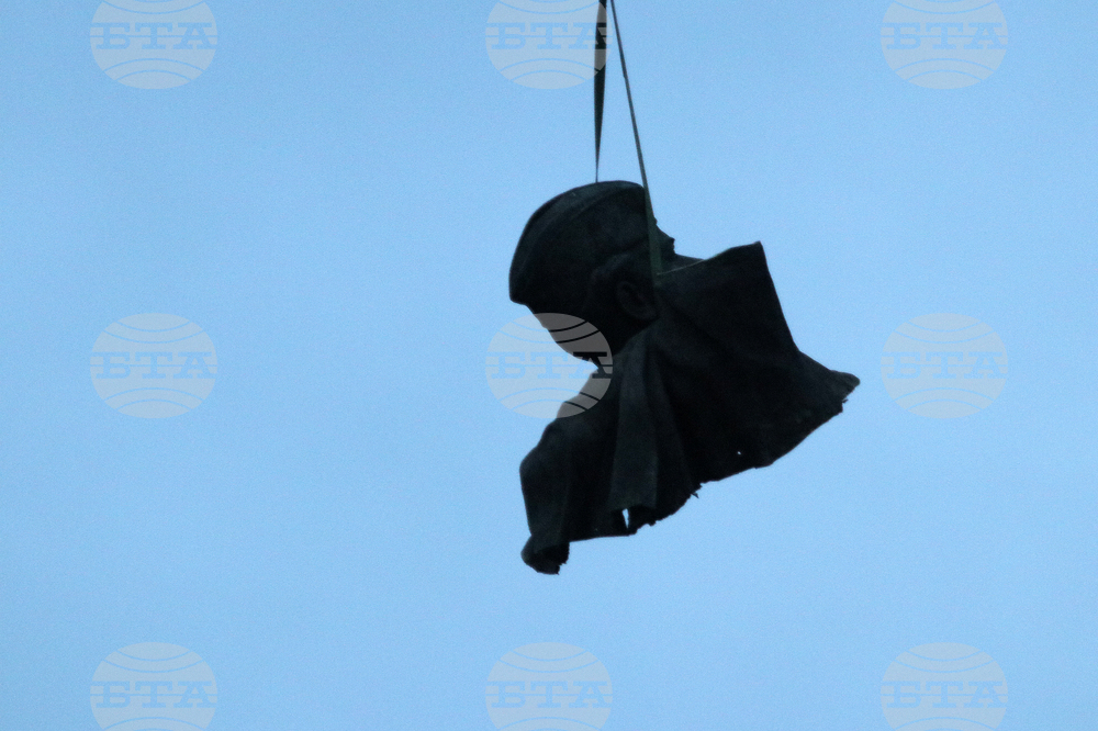 Паметник на съветската армия - демонтаж