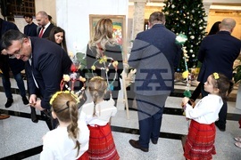 Парламент- изложба "Да бъде светлина"