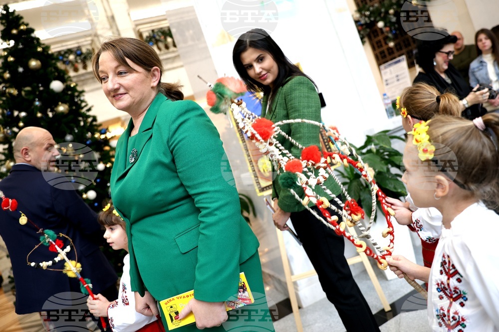 Парламент- изложба "Да бъде светлина"